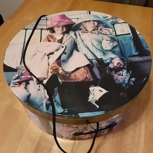SOLD🤑1980s Large Hat Box with Handle GUC
